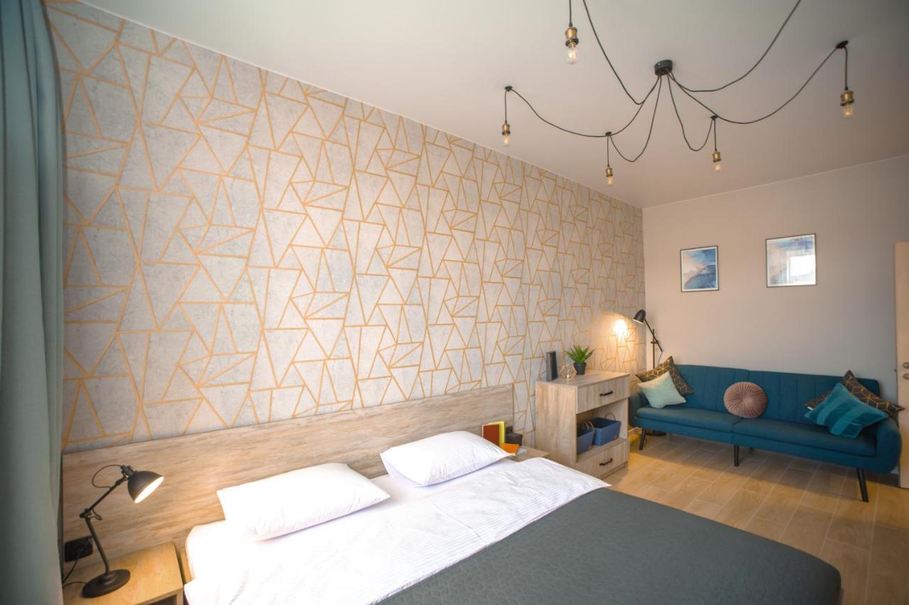 3 Bedroom, 2 Bathroom Apartment Near Forum リヴィウ エクステリア 写真