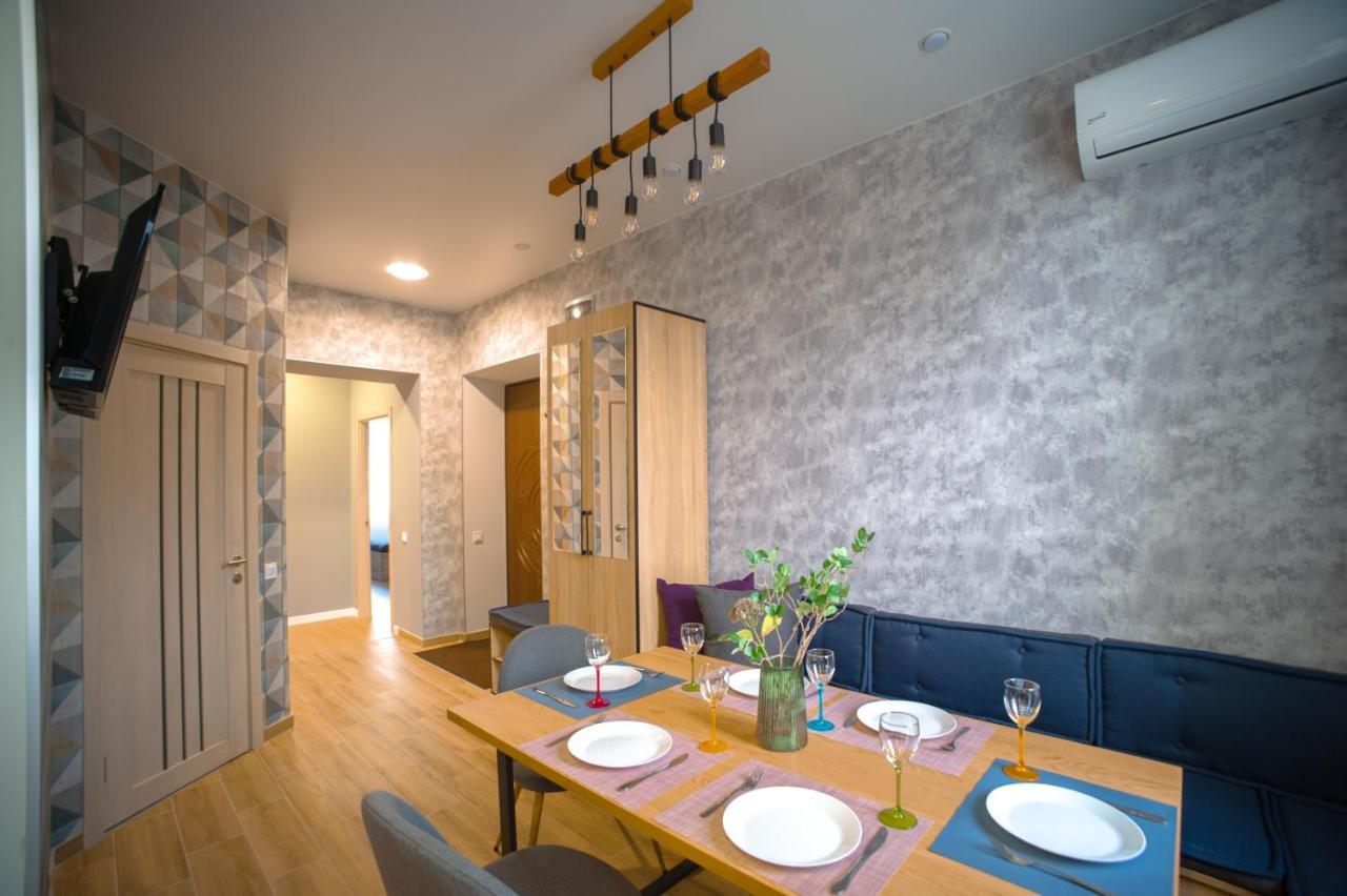 3 Bedroom, 2 Bathroom Apartment Near Forum リヴィウ エクステリア 写真